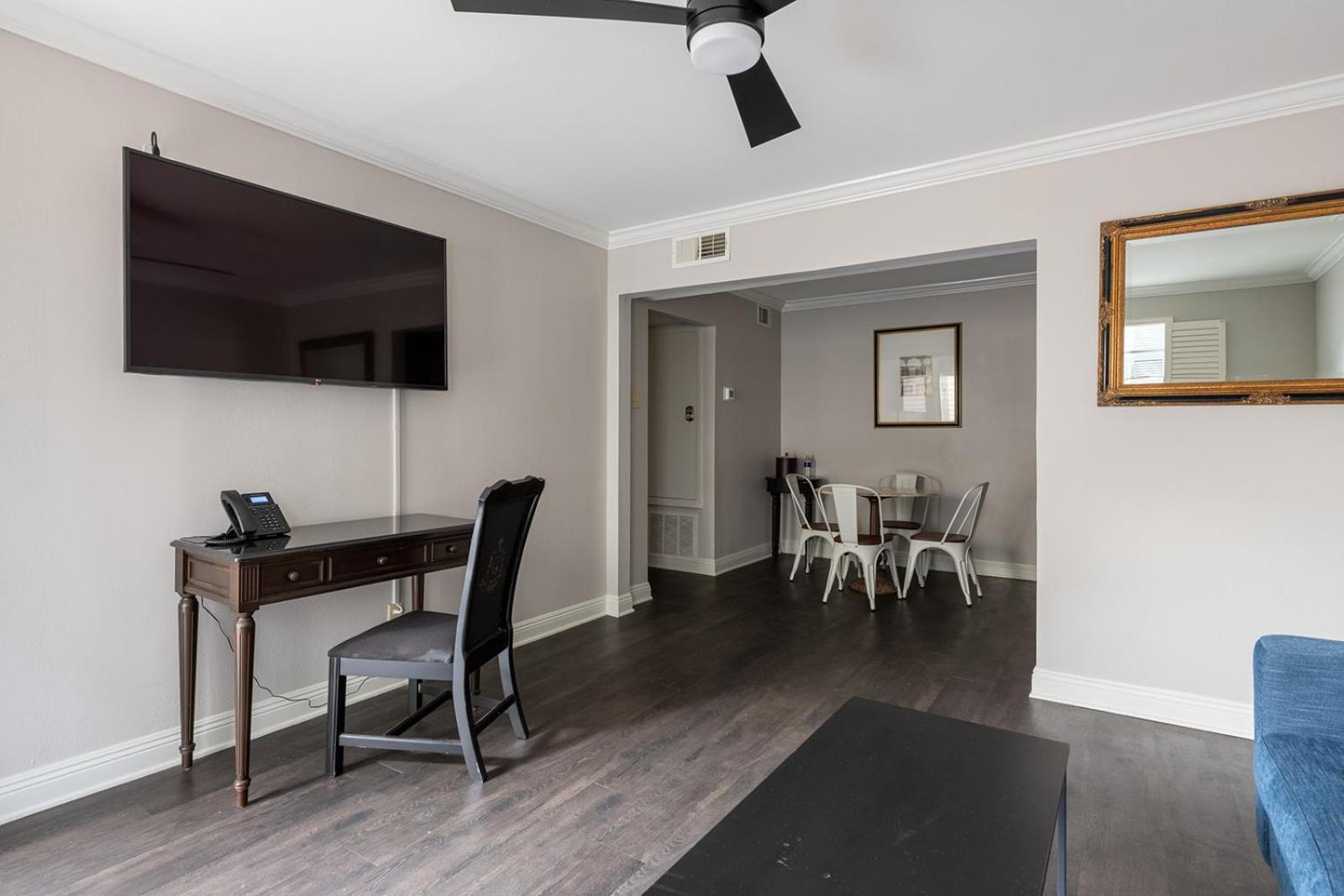French Quarter Suites Hotel 뉴올리언스 외부 사진